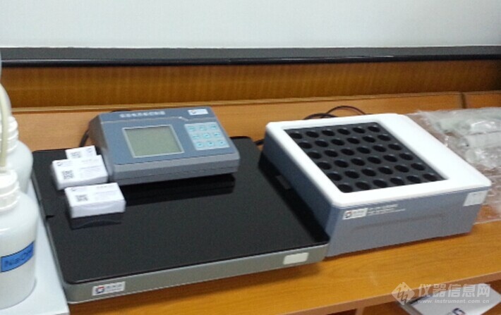 交流會上，格丹納儀器展示了自主研發(fā)的HT-300實驗電熱板、DS-360智能石墨消解儀