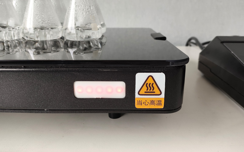 陶瓷電熱板為何能耐強酸強堿？從材質(zhì)特性到結(jié)構(gòu)設(shè)計的解析